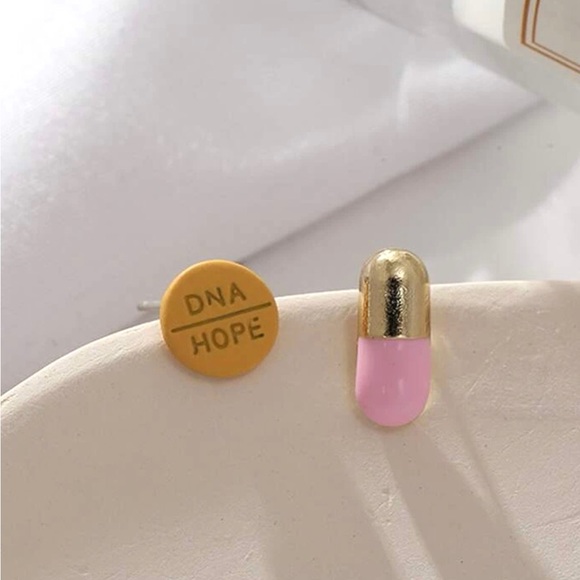 “You’re a Pill” DNA Hope Tablet Capsule Doctor Medicine Pharmacy Mismatched Stud - Picture 3 of 12